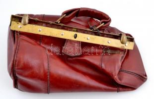 4 db különböző bőr táska,  14×19-19×33 cm