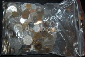 1,8kg vegyes világpénz, régi és új