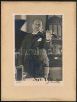 1934 Benito Mussolini (1883-1945) aláírása az őt ábrázoló fotón / autograph signature