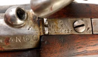 Régi francia pisztoly, fa-fém, jelzett ("Imp. au de Mutzie"), mesterjeggyel, rozsdafoltokk...