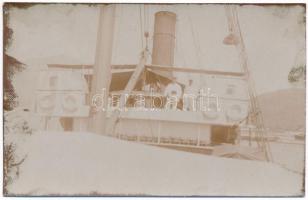 ~1912 Keszthely, 13 db eredeti fotó családi életképekkel a ház körül és a Balatonban. Kavalier Józsá...