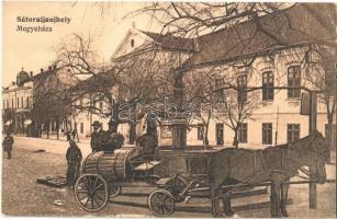 1915 Sátoraljaújhely, Megyeháza, lovasszekér vizes hordóval a kútnál (EK)