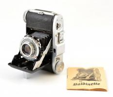 cca 1950 Balda Baldinette kisfilmes fényképezőgép, Enna Werk Haponar 50mm f/2.9 objektívvel, működőképes, szép állapotban, eredeti leírással / Vintage German folding camera in good, working condition with original manual