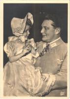 Edda gratuliert / Hermann Göring with his daughter. Foto und Verlag Röhr