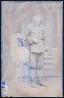 cca 1944 Katonák a kiskunfélegyházi Marika fotóműteremben, 13 db vintage negatív, portrék és teljes ...