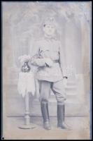 cca 1944 Katonák a kiskunfélegyházi Marika fotóműteremben, 13 db vintage negatív, portrék és teljes ...