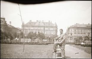 Budapesti negatívok tétele, 13 db vintage negatív felvétel, amelyek eltérő időben és változó helyszíneken készültek, 4,5x6 cm és 6x9 cm között