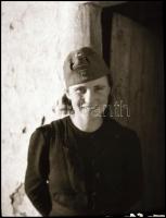 cca 1942 Thöresz Dezső (1902-1963) békéscsabai gyógyszerész és fotóművész szolgálatot teljesített eg...