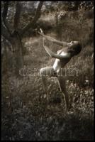 cca 1930 Naturista mozgásművész a szabadban, 4 db vintage negatív, 4,5x3 cm