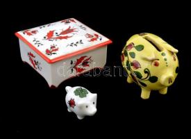 Drasche porcelán ékszertartó dobozka. Matricás, jelzett, kopott. 10x10 cm + Korondi festett malacperselyecske 6 cm + mini kismalac 3 cm