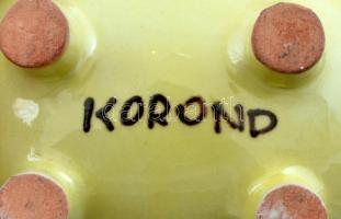 Drasche porcelán ékszertartó dobozka. Matricás, jelzett, kopott. 10x10 cm + Korondi festett malacper...