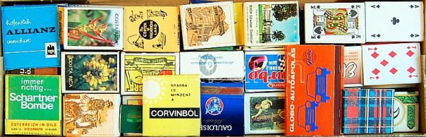 111 db gyufásdoboz, levélgyufa dobozban