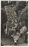 1940 Győr, 118. Telefongyári Dalkör felvonulása. Dobos Fotó, photo