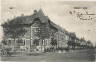 1911 Győr, Munkácsy utca, háttérben a zsinagóga. Herman Izidor kiadása