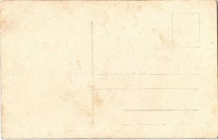 SMS Zrínyi osztrák-magyar Radetzky-osztályú pre-dreadnought csatahajóján, matrózok csoportképe a fed...