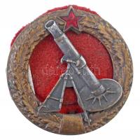 ~1950. Kiváló Aknavetős fém jelvény piros posztón (40mm) T:2 /  Hungary ~1950. Excellent Mortar Crewman metal badge (40mm) C:XF