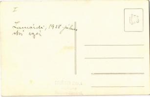 1928 Zamárdi, csoportképe a Felsőkereskedelmi iskolai tanárok üdülőháza előtt személyzettel. Schäffe...