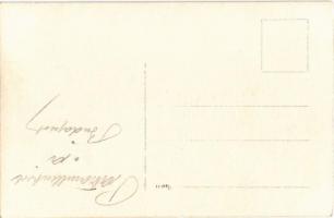 Budapest, SMS "A" osztrák-magyar haditengerészet őrnaszádja a kikötőben, legénység a fedél...