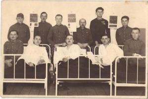1934 Budapest, Bodi Ferenc és Márton Benjamin sérült csendőrök a kórházban katonatársaikkal / Hungarian injured gendarmes in the hospital. photo