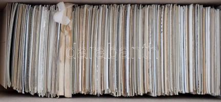 Kb. 1000 db 1960-as évek előtti spanyol képeslap dobozban. Vegyes minőség / Cca. 1000 pre-1960 Spani...