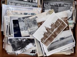 kb 370 db RÉGI magyar képeslap dobozban. Vegyes minőség / Cca. 370 pre-1950 Hungarian postcards in a...