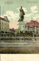 Makó, Kossuth szobor 1905. szeptember 24-én a felállítása napján, az Állami főgimnázium előtti téren. Kiadja Kovács Antal nyomdatulajdonos. Szentmiklóssy Ferenc amateur felvétele