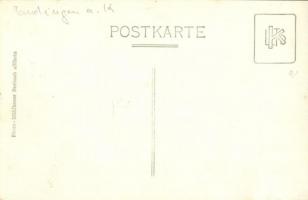 Adolf Hitler portréja és horogkeresztes molinók alatt megrendezett bankett Endingen am Kaiserstuhl-b...