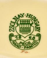 Zsolnay pillangómintás porcelán dobozka, kézzel festett, jelzett, máz alatti repedésekkel, 8×8×4 cm