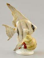 Drasche halacska a csigaháznál, kézzel festett, apró kopásnyomokkal, jelzett, m:14,5 cm