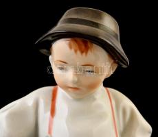 Zsolnay kisfiú kecskével, kézzel festett, nagyon apró lepattanással, m: 16,5 cm, h: 21,5 cm
