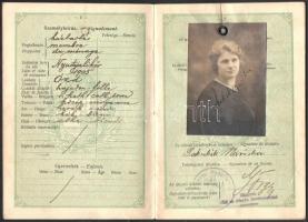 1923 Magyar Királyság által kiadott fényképes útlevél, egyéb okmányokkal / Hungarian passport