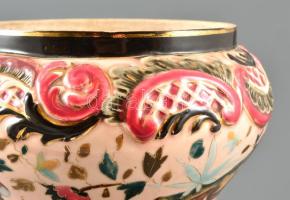 cca 1890 Fischer? urna váza formájú lámpatest fém talapzattal, jelzés nélkül, kézzel festett porcelá...