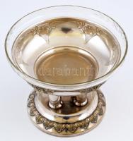 Rendkívül dekoratív osztrák ezüstözött alpakka kínáló, üvegbetéttel, d: 23 cm