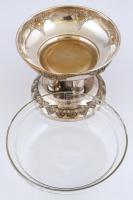 Rendkívül dekoratív osztrák ezüstözött alpakka  kínáló, üvegbetéttel, d: 23 cm