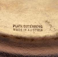 Rendkívül dekoratív osztrák ezüstözött alpakka  kínáló, üvegbetéttel, d: 23 cm