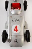 Märklin 11021 Mercedes W 196 fém felhúzós versenyautó, több funkcióval, limitált kiadás, eredeti dob...