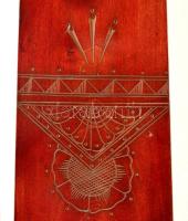 Szecessziós fa posztamens, karcolt díszekkel, kopott, m: 98 cm