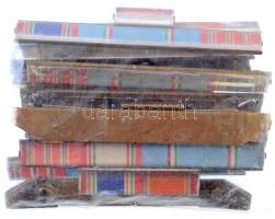 19db-os vegyes modern magyar militária tétel, benne kitüntetések és fém szalagsáv tartók, "A Ha...