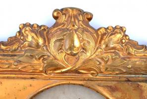 Díszes réz képkeret, üveggel, foltos, belső méret: 13,5×9 cm, külső méret: 21,5×15 cm