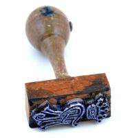 Koronás monogramos pecsétnyomó, h: 8 cm