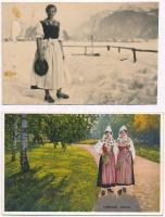 9 db régi magyar és külföldi népviselet motívumlap, közte fotók / 9 pre-1945 Hungarian and Worldwide...
