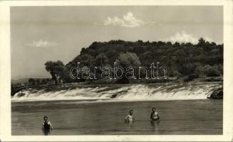 1943 Bethlen, Beclean; Szamos gát / Somes river dam, bathing people, bathers. photo