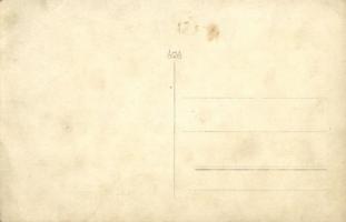 1932 Nagysáró, Velké Sarovce (Sáró, Sarovce); Nagysárói tánciskola csoportképe cigány zenészekkel / ...
