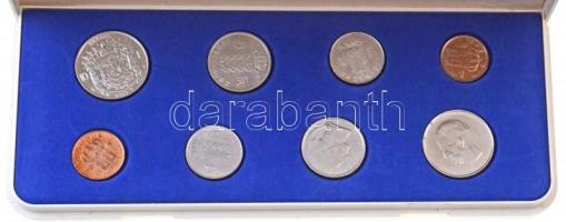Belgium 1977. 50c-10Fr (4xklf) forgalmi sor francia felirattal + 1977. 50c-10Fr (4xklf) forgalmi sor flamand felirattal, közös dísztokban T:1,2 Belgium 1977. 50 Centimes - 10 Francs (4xdiff) coin set with French legend + 1977. 50 Centimes - 10 Francs (4xdifF) coin set with Flamand legend, in display case C:UNC,XF