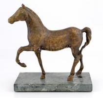 Jelzés nélkül: Ló szobor, réz, márvány talpazaton. 23 cm