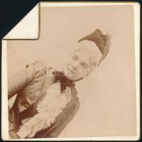 cca 1900 Előkelő hölgy portréja, Strelisky budapesti műterméből, keményhátú fotó, 10,5x10,5 cm