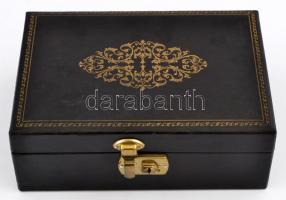 Ékszeres doboz (kulccsal), műbőr, jó állapotban, 25×17×9 cm