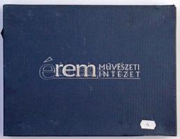 24db-os vegyes érme tétel, közte 14db ezüst, éremtartó kazettában, kivehető tálcával, benne "A ...