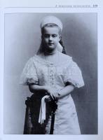 Charlotte Zeepvat: Ablak egy elveszett világa. A Romanov-család fotóalbuma. Nagy emberek-nagy történ...