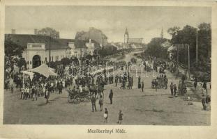 1926 Mezőberény, Fő tér, Gyógyszertár, templom, felvonulás, tömeg. Kiadja Szemenkár M. (EK)